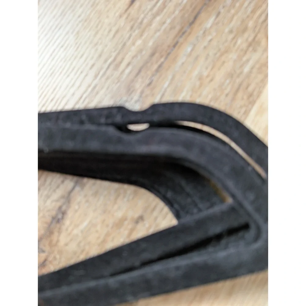8 Closet Complete Huggable Hangers for Shirts & Pants,‎ BLACK w/ Gold Hook